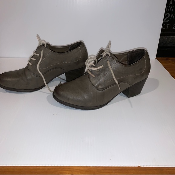 Madeline Girl Weathered Grey 2 Inch Ankle Heels Size 8.5 - Picture 1 of 5